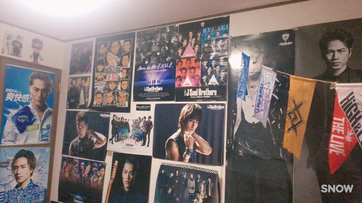 HIROOMI0312__'s tweet photo. My brotherに引かれた😭😭
もうLDH大好きすぎてやばいんすよ(*_*)
いつかLDH部屋にしたいです!!!!

#LDH部屋
#こんな部屋でも引かないよって人RT
#RTした人で気になった人フォローする https://t.co/9la3B2o40H