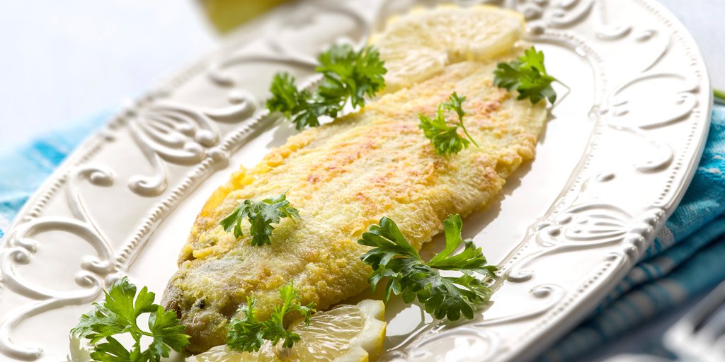 Cocina este lenguado al horno para cenar y deléitate con su delicasa y sabrosa costra: bit.ly/2d7P03T