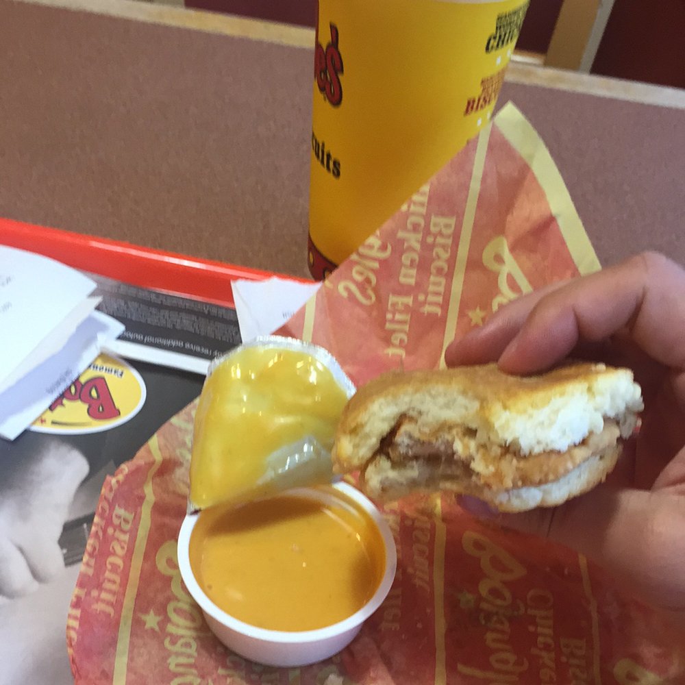 NickMoxley's tweet photo. Best part about being in the south: Bojangles! #BojanglesRDU @getstealz https://t.co/3BguMZyyiF