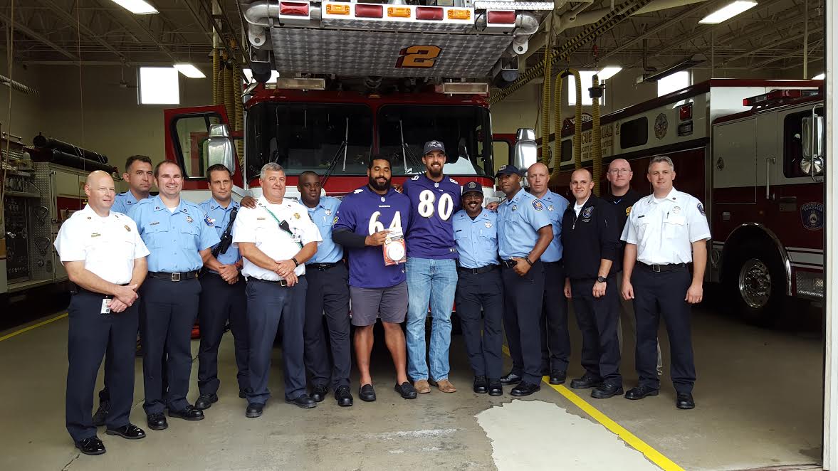 PlayerPositives's tweet photo. Great time in the community with the @Ravens yesterday with their "Pass it Forward" Campaign. @JohnCUrschel @CrockettG7 #PlayerPositives https://t.co/mKxg2yaSYC