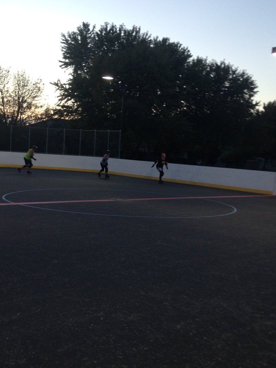 We practice outdoors on Mon. and Fri. on the outdoor rink behind Port Dover arena.  Some pics. from last night's practice!