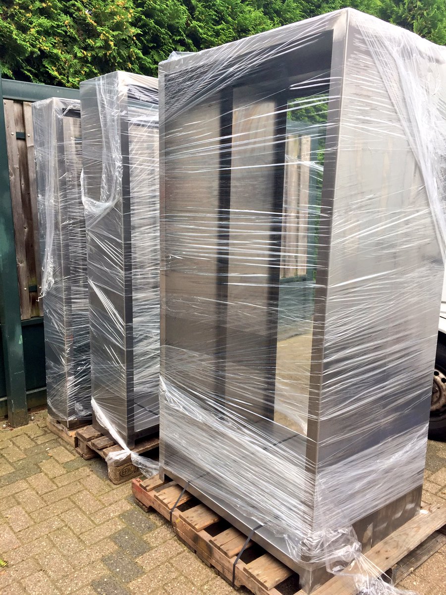 Het warme weer is achter de rug, nu weer de tijd om haardhout klaar te zetten. Nieuwe  #corten stalen #houtopslagen gereed voor verzending!