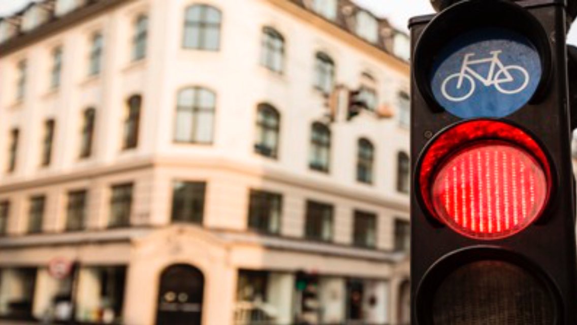 vlourbano's tweet image. ¿Parar o no parar en un semáforo en rojo? Las nuevas disposiciones para los ciclistas vlourbano.com/los-ciclistas-… #rollingstop #idahostop