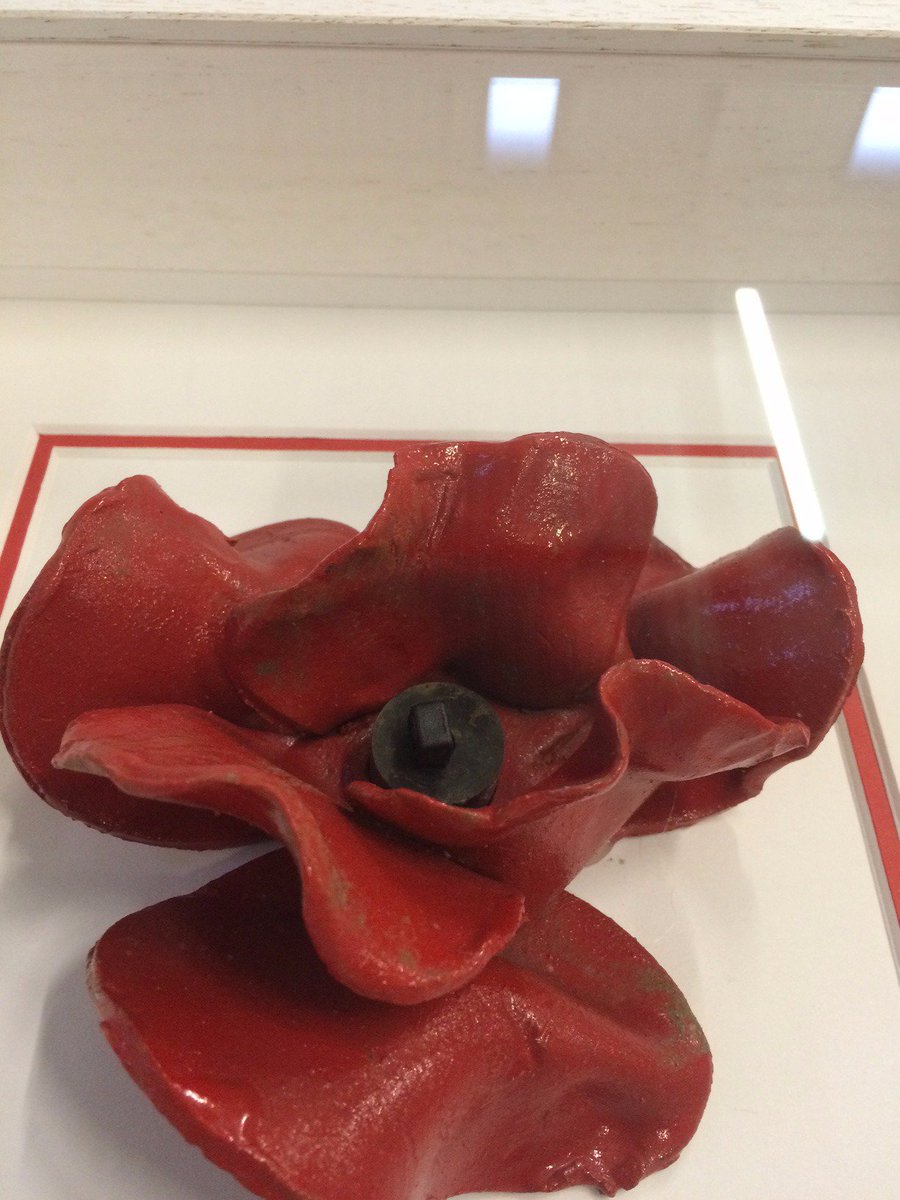 #toweroflondonpoppy #happycustomer #art #artgallery #pictureframing #london