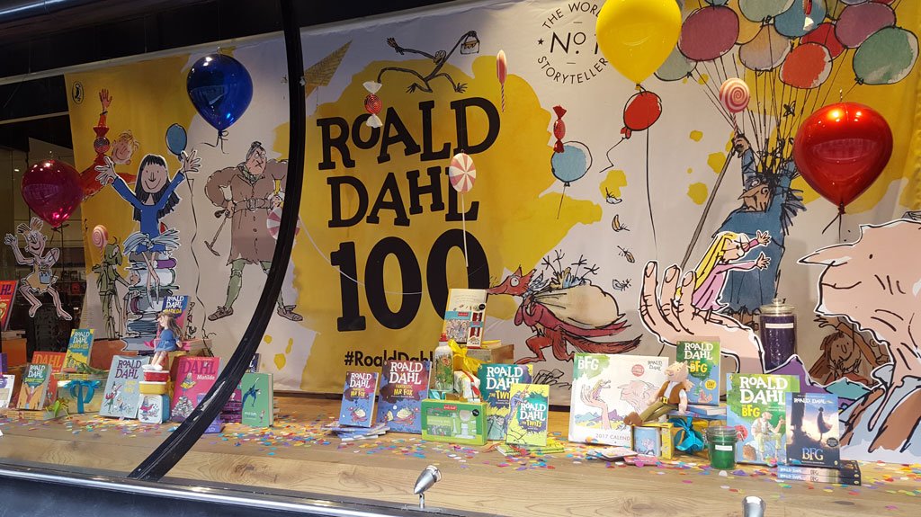 PuffinBooks's tweet image. Cast your gogglers on this whoopsy-whiffling window display at @WaterstonesPicc to celebrate #RoaldDahl100.
