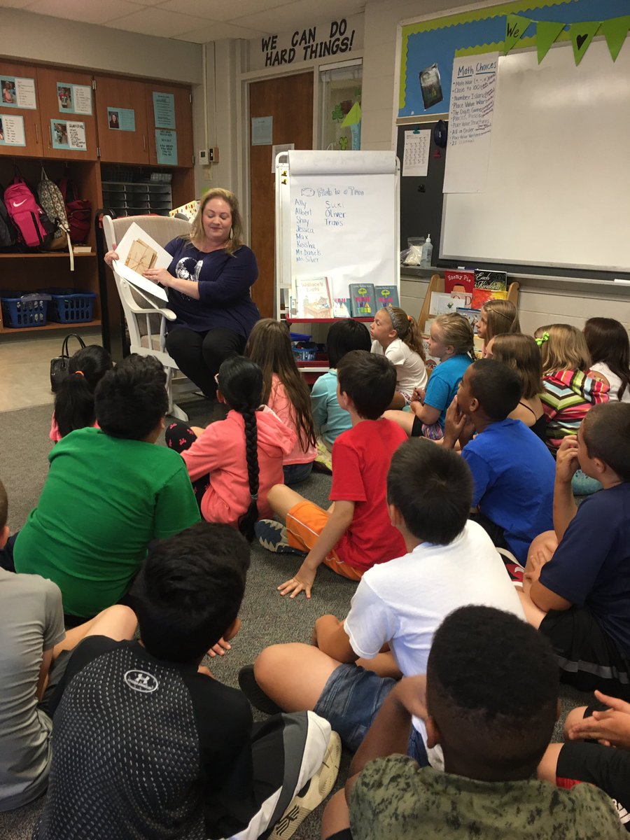 _mrssmiles's tweet photo. We love when parents come to visit and share favorite family books! https://t.co/yNc271Dqx4