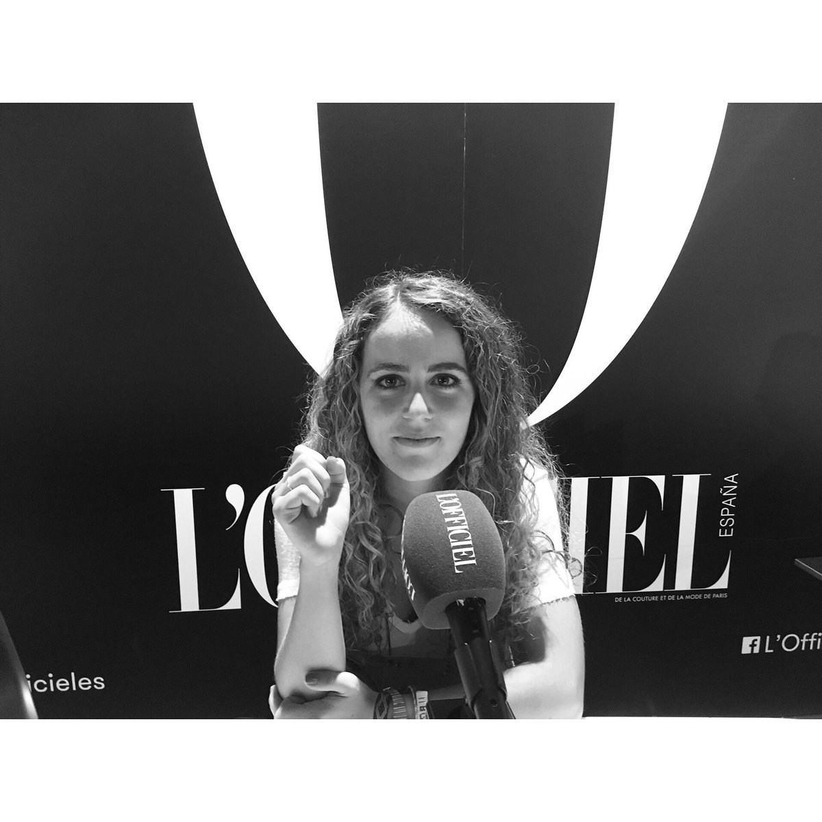 SpainMediaRadio's tweet photo. Hablamos con #SolFerrandiz antes de su desfile. Escucha #TuOtraRadio https://t.co/krij6Iufju #MBFW16 #SamsungEGO https://t.co/kKGrb3EWow