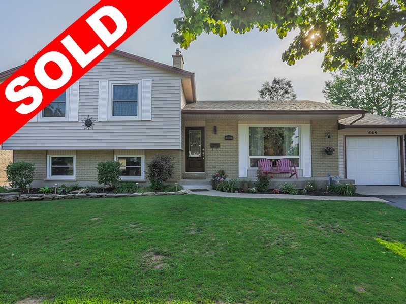LdnOntHomes's tweet photo. 669 Steeplechase Dr - SOLD!
https://t.co/txCKu6YMHd
First day of offers being accepted!
Similar Available - Contact Us.
#LdnOnt #RealEstate https://t.co/DChxYwiXKJ