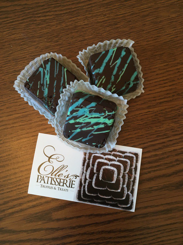 TheCACozarks's tweet photo. @EllesPatisserie used our blue & green colors on "our" truffles! Time to stop in Elle's, friends! #SweetTreatWeek https://t.co/uUQuSf85a8