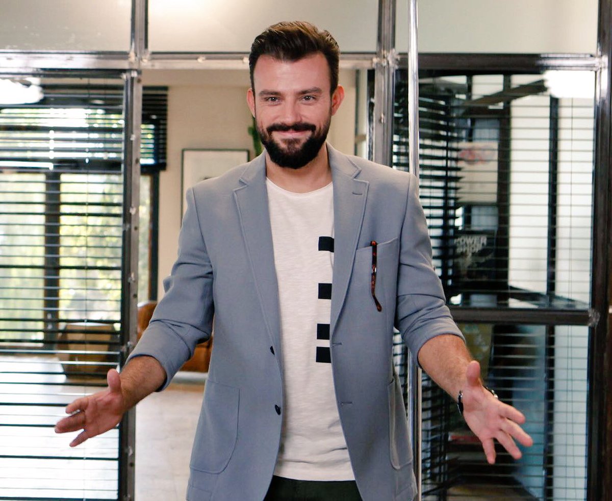 kiralikaskdizi's tweet photo. HASRET BİTİYOR! KiralıkAşk'a 3 gün kaldı... Cuma 20:00'da STAR'da buluşalım. https://t.co/abBihPWF9W https://t.co/4jI3dVHT5D