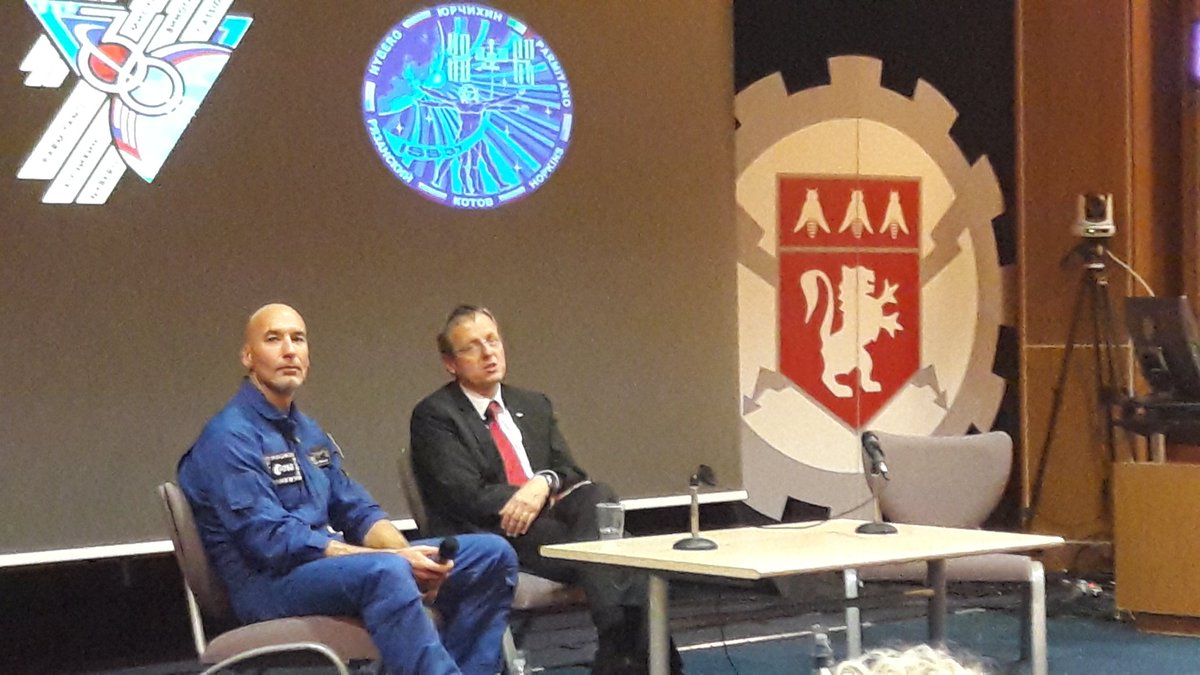 CentraleLyon's tweet photo. Séance de questions réponses avec @astro_luca et @janwoerner #ConfInaug https://t.co/j6AeLmhyUn