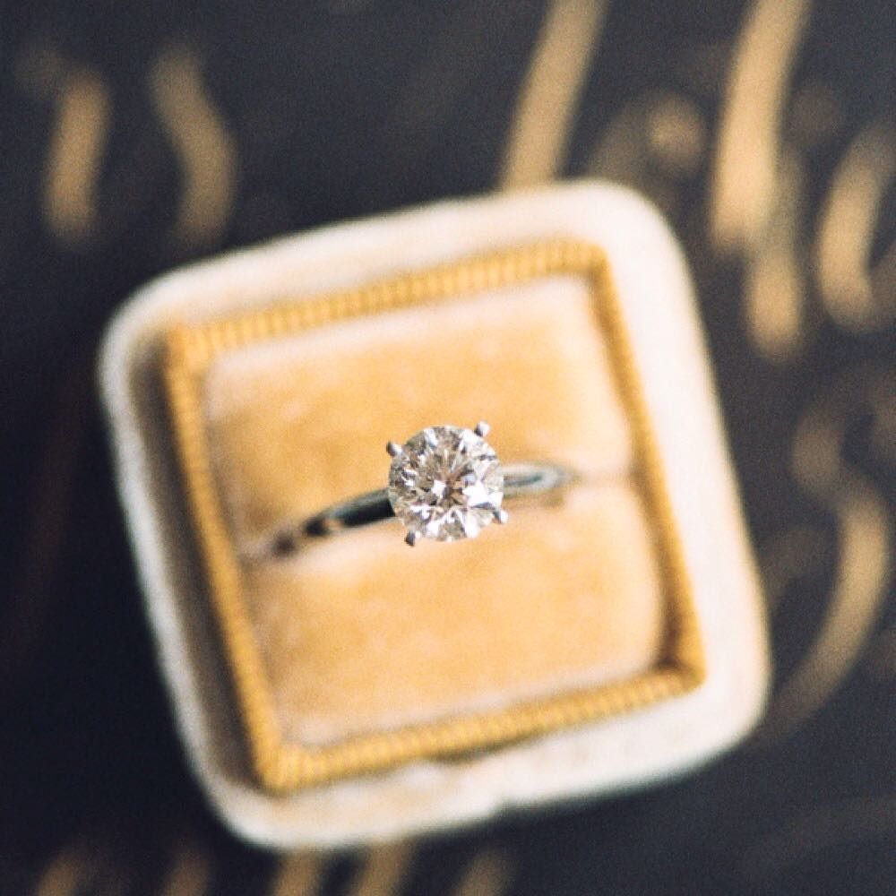 Classic. Simple. Pure beauty. ❤️ 📷 @bethanyerinwilson 💍 Ringbox <a href="/the_mrs_box/">The Mrs. Box</a>
.
.
.
.
.
.
.… bit.ly/2dgt7y3