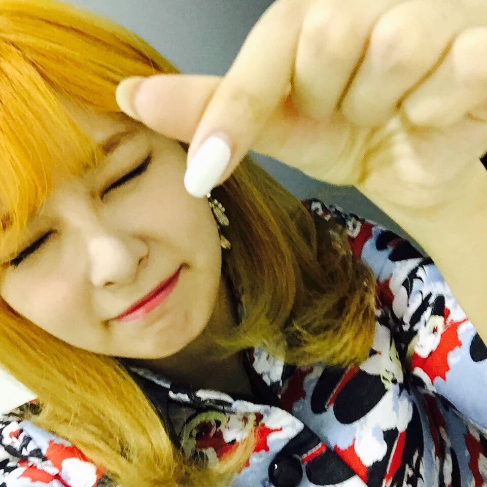 REDVELVET5_'s tweet photo. The Show https://t.co/fkKq7un73R