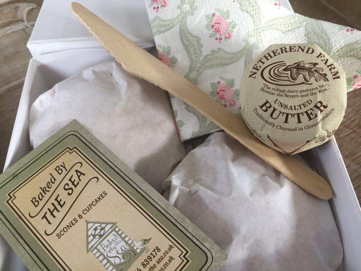 BakedByTheSea's tweet image. Luxury home baked gift box, packed up and ready for posting. Someone is in for a tasty surprise! #sconesbypost