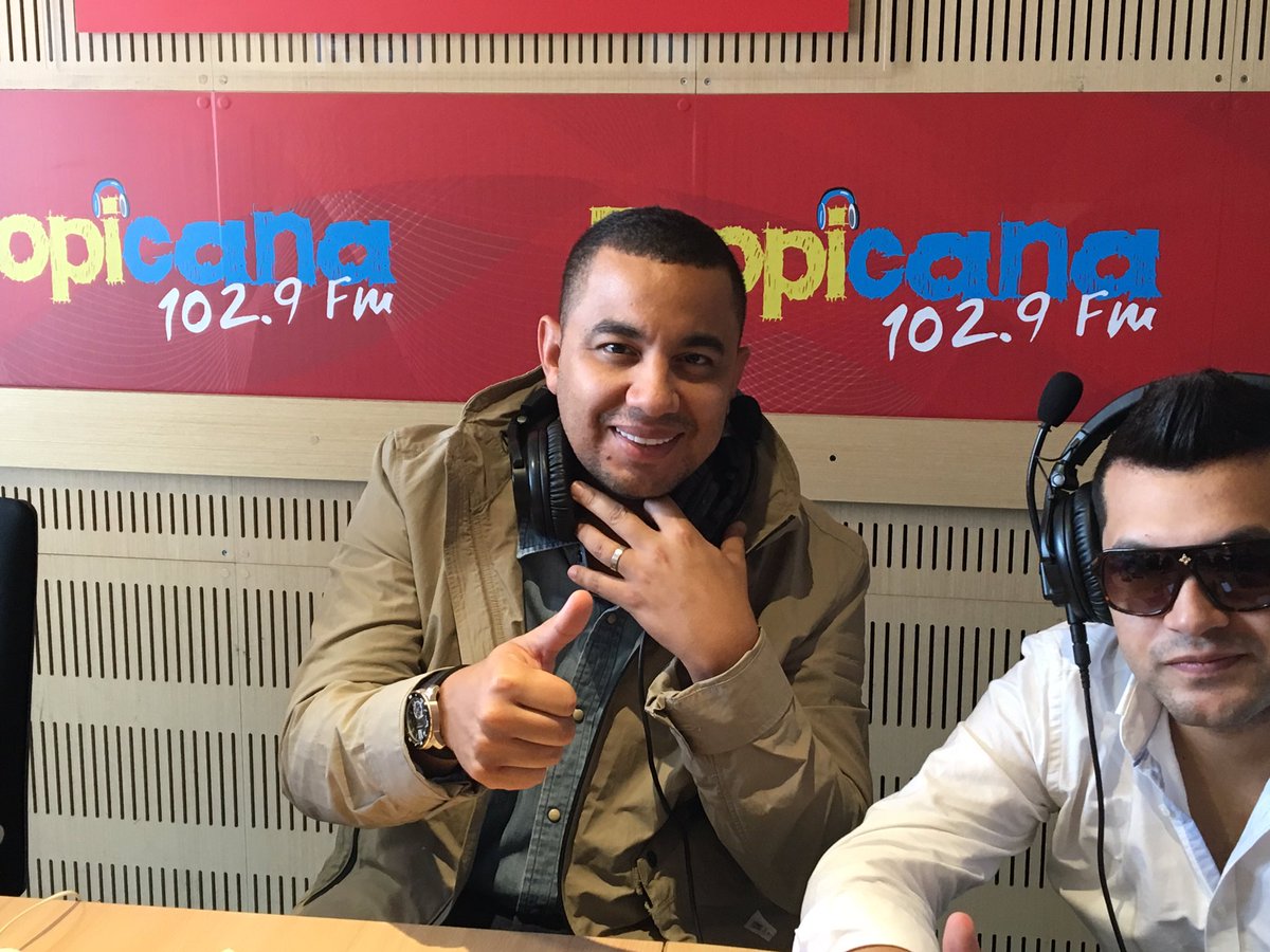 TropiBogota's tweet photo. Visita especial de @Felipe_Pelaez en #ElTropishow pégate ya de los 102.9 https://t.co/BAhxJ64kqz