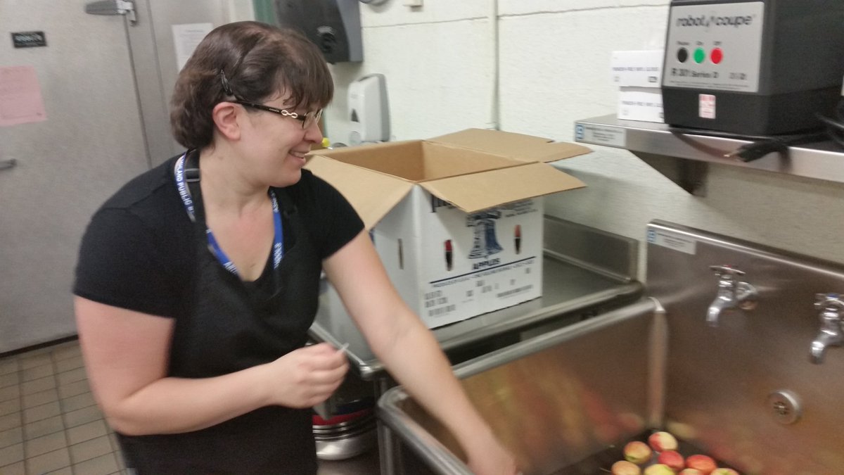 WarrenSchool's tweet image. The Warren Kitchen Staff making sure we all eat nutritious meals at school!