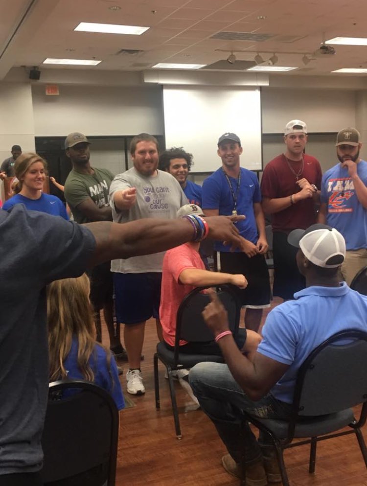 LC_FCA's tweet photo. Awesome third week of Fca! Here's a few pics from last night to recap. God is really doing something special through this group this year https://t.co/crnfAncGDd