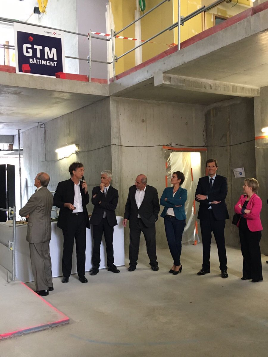 jeromechartier's tweet photo. Visite de la pépinière #Cochin dont la surface va doubler d'ici 2017. Un beau projet porté par @iledefrance. #sante https://t.co/ZDfz8hoGL5