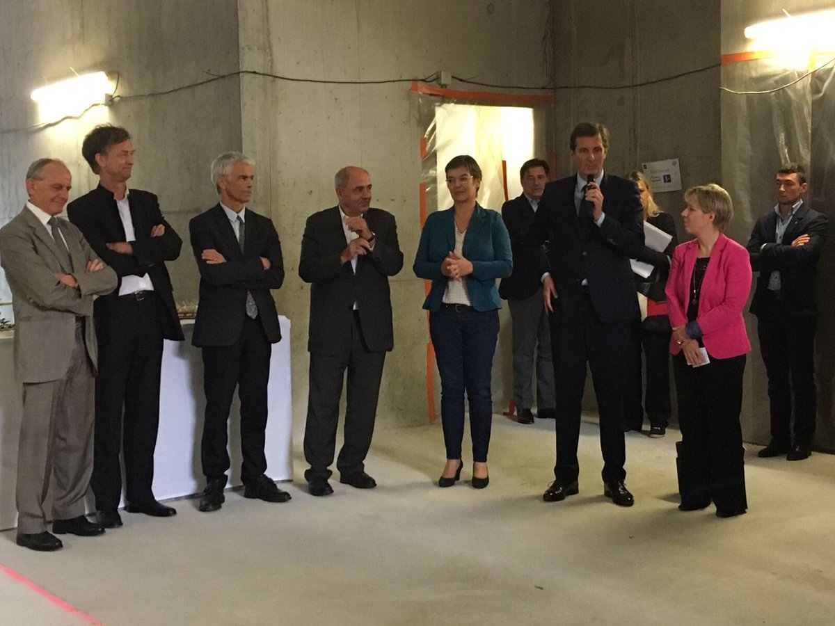 jeromechartier's tweet photo. Visite de la pépinière #Cochin dont la surface va doubler d'ici 2017. Un beau projet porté par @iledefrance. #sante https://t.co/ZDfz8hoGL5
