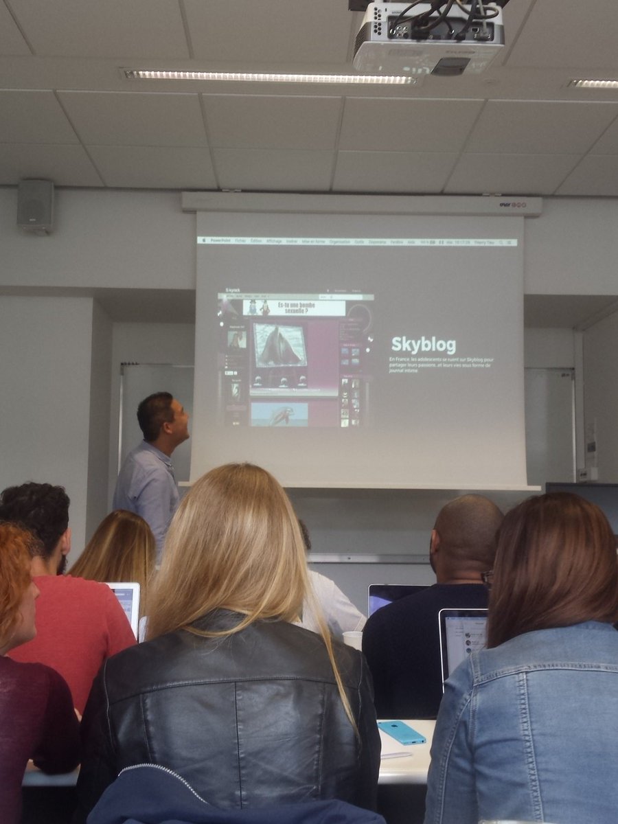sophie_denly's tweet photo. Moment flashback Skyblog avec @ThierryTieu @inseec_bs  #JPP 😂 #inseecparis #gestionprojetdigitale https://t.co/bSMC4LT5ab