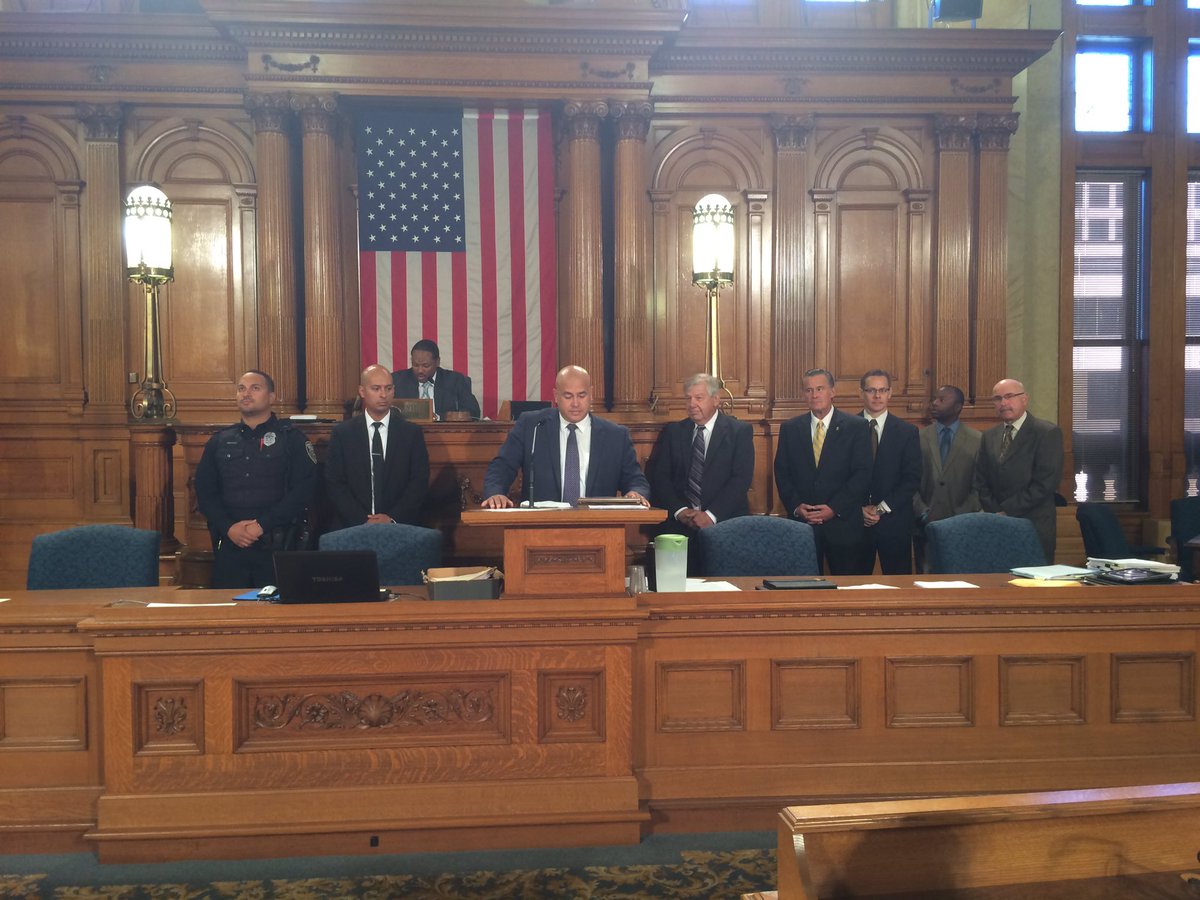 The <a href="/MKE_CC/">MKE Common Council</a> Common Council honors <a href="/MilwaukeePolice/">Milwaukee Police</a> Det. Ayala &amp; CLO Acevedo for their off-duty rescue of a 6 yr old boy from the river