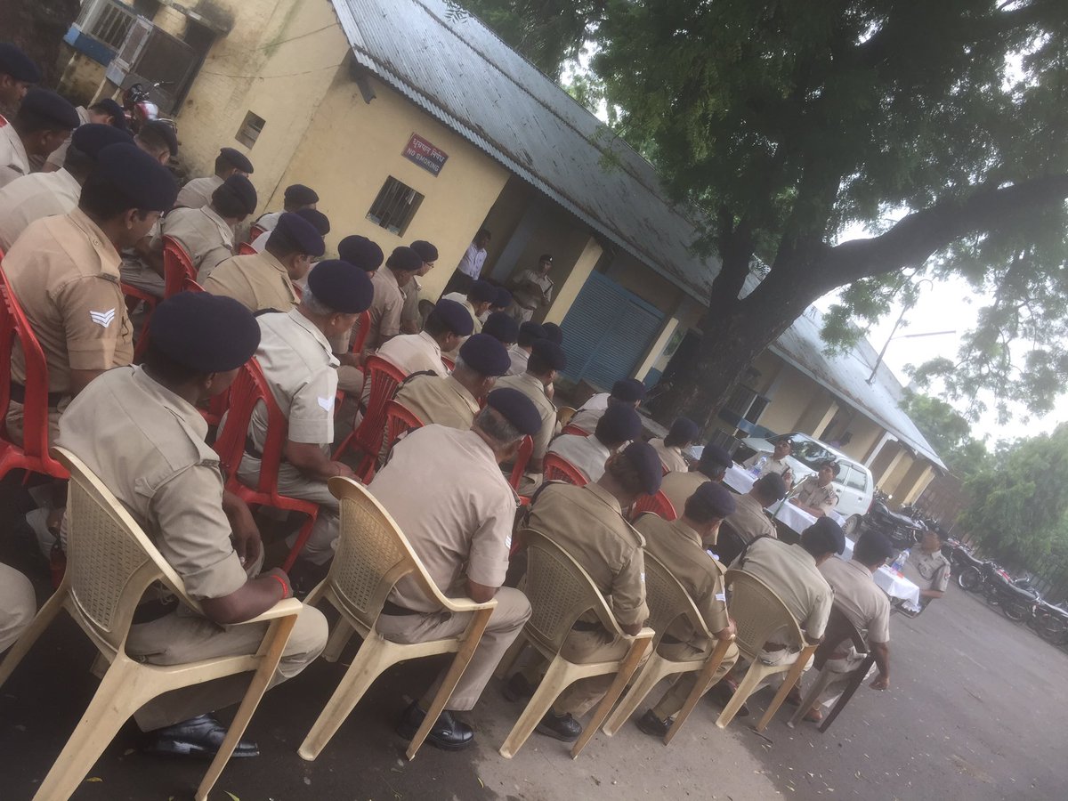 @IPFALD1 <a href="/SRDSC_ald/">Sr.DSC.ALLAHABAD</a> सुरक्षा सम्मेलन at RPF Lalit nagar line Allahabad by Srdsc sir