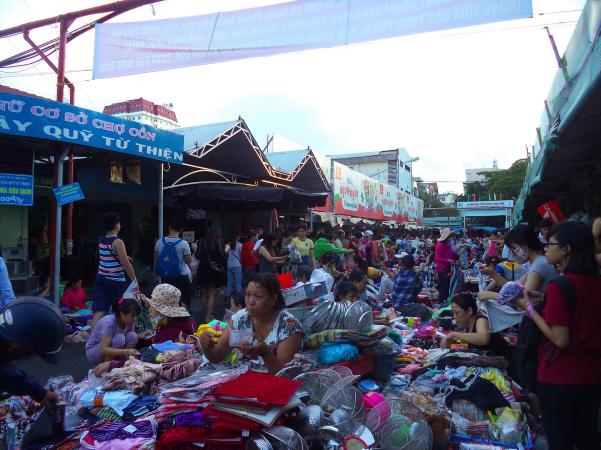 DaNangFoodTour's tweet photo. A big local market in Da Nang  https://t.co/Y59LtmPs5u #danangfoodtour #danang https://t.co/k2527kMKP4