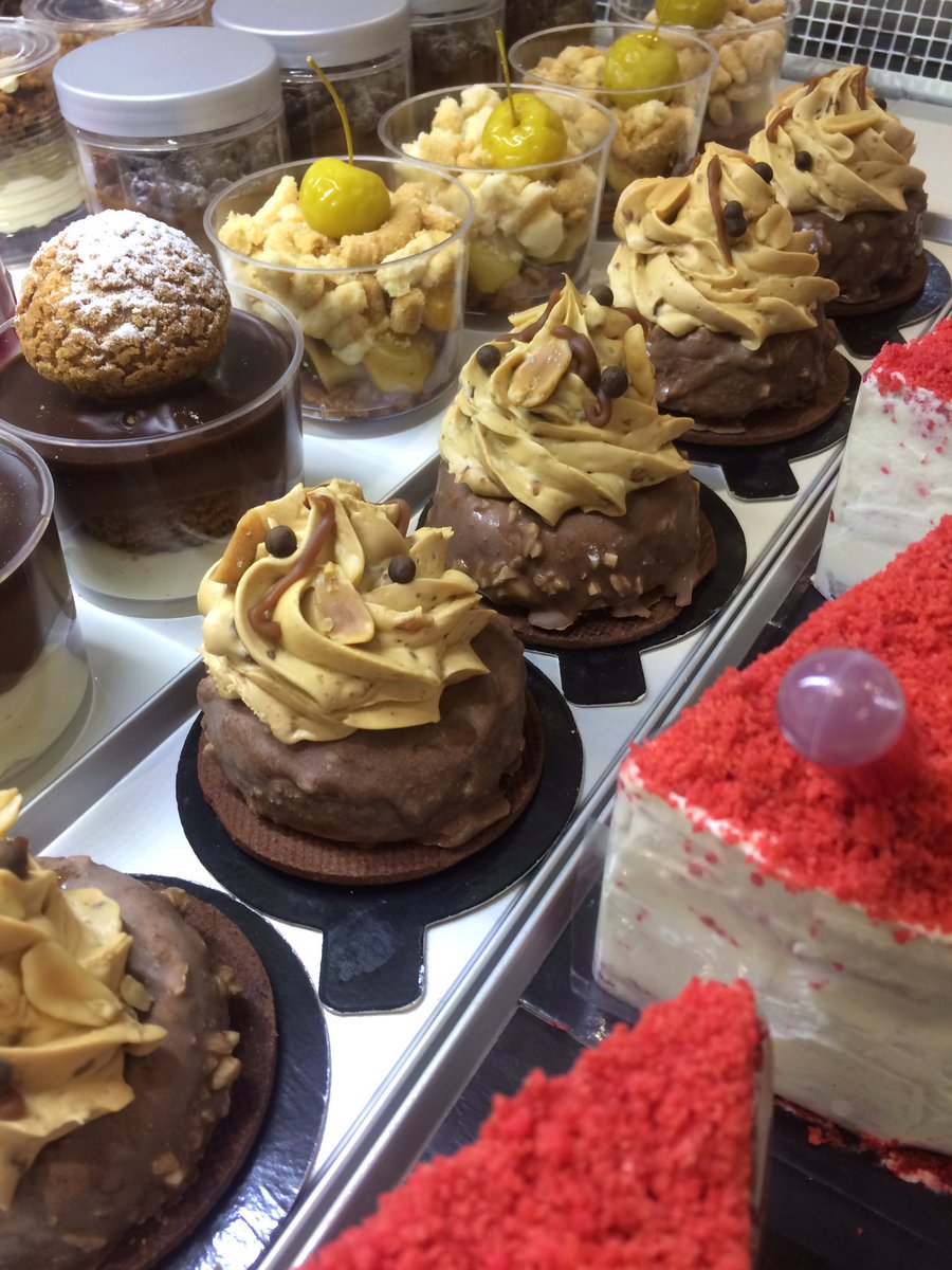 Kalopesas's tweet photo. #kalopesas #letsmakelifesweeter #kalopesas2016 #sweets #desserts #nicosia #cyprus https://t.co/r5ry98WqUJ