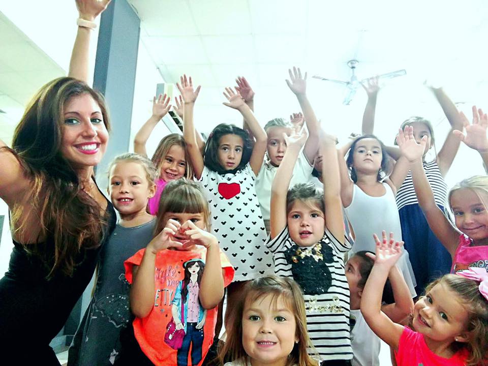 elitebaile's tweet photo. Selfie con las babies!!💋❤️💋 https://t.co/0BckUSn16q