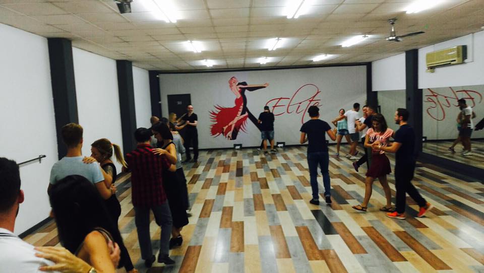 elitebaile's tweet photo. #Salsa y #Bachata Iniciación!!! Lunes y Miércoles 21-22h 639561938 Carrera Fuente San Luis 70b #salsa #bachata #baile #elite #valencia https://t.co/hV5kRsTOfs