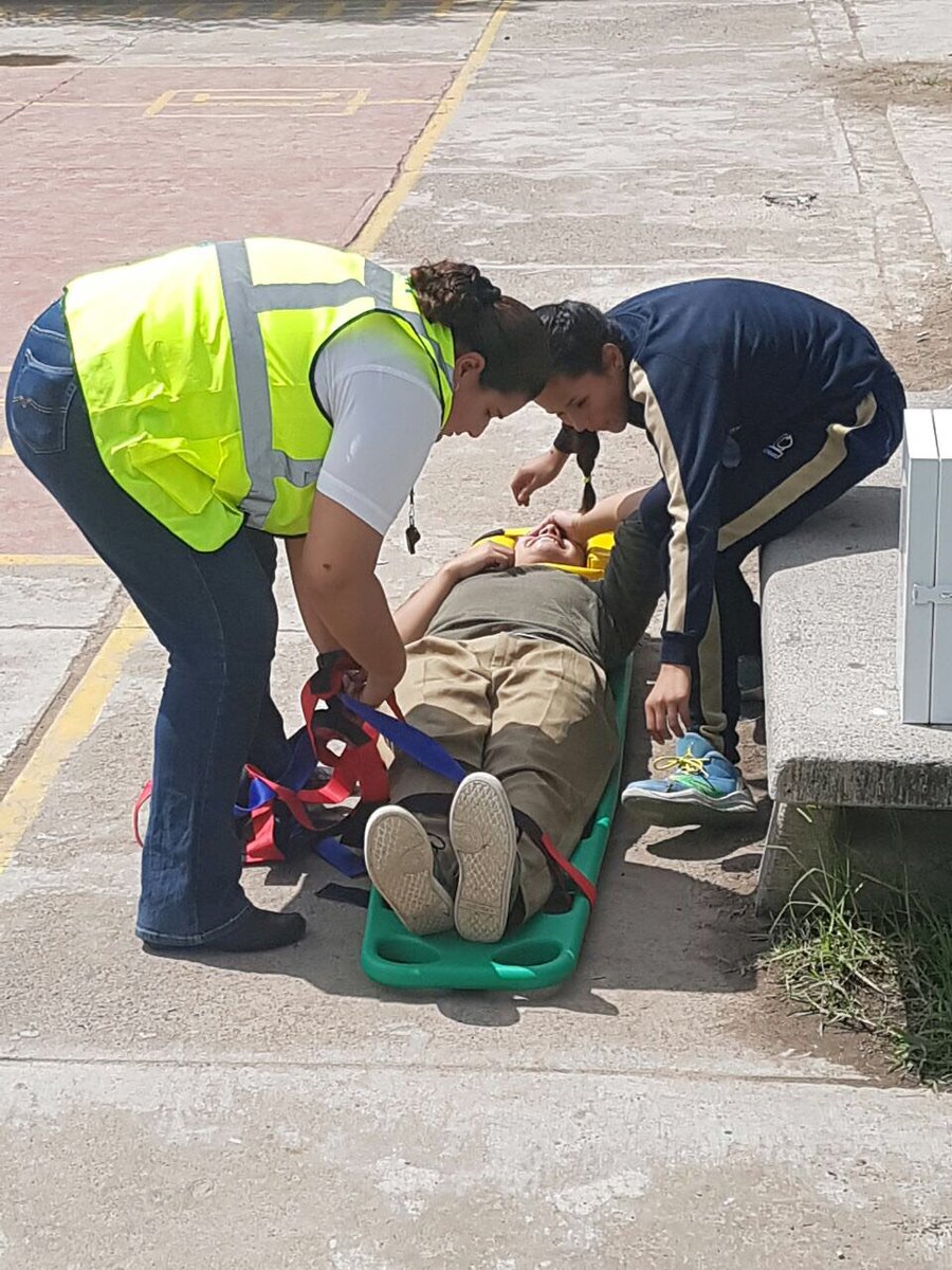 Cobaej02Miramar's tweet photo. #MacroSimulacro2016 Promoviendo la cultura de la protección civil en casos de desastres naturales o humanos. @PCJalisco @SecEducacionJal https://t.co/CMv09JvhXF