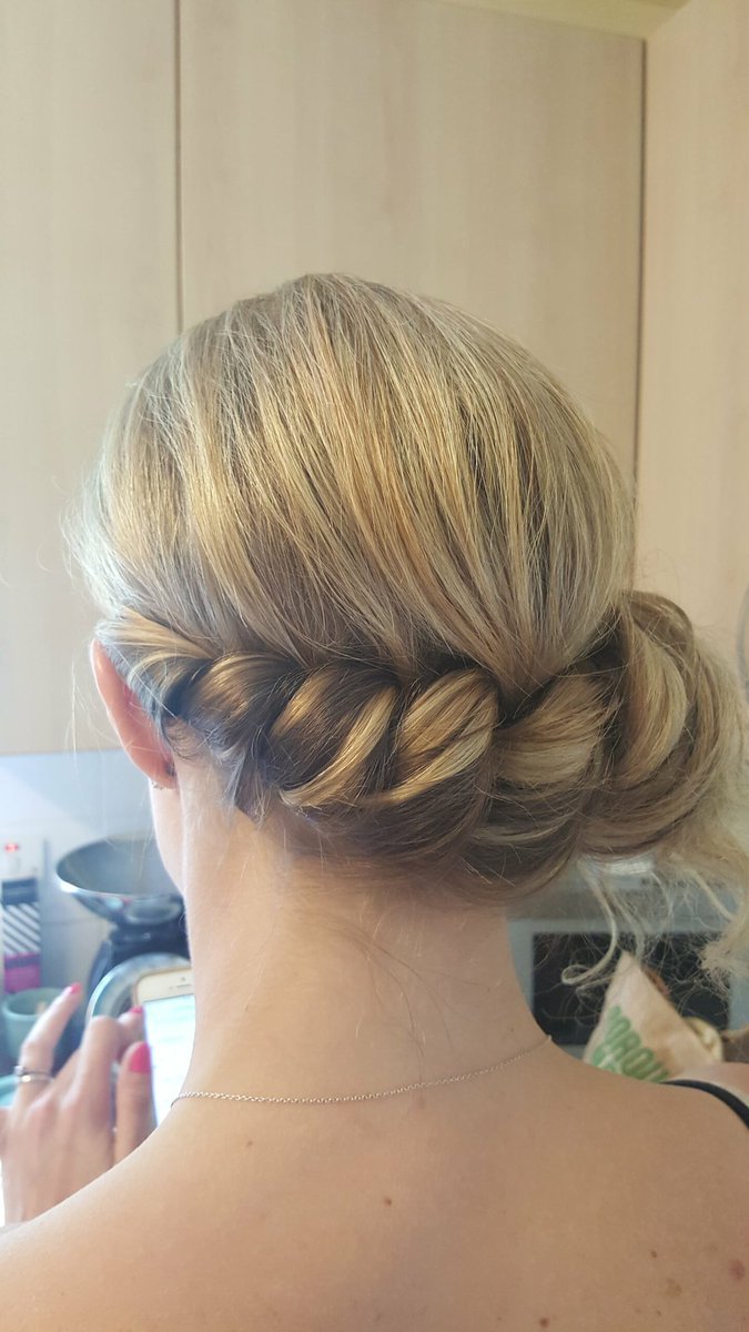 cutndrive's tweet photo. 1920's #1920's #updo #weddings #weddinghair #bridal #bridalhair #thegreatgatsby #hairup #promhair #promupdo #stylistbasingstoke @cutndrive https://t.co/p0AZ8Jha8T