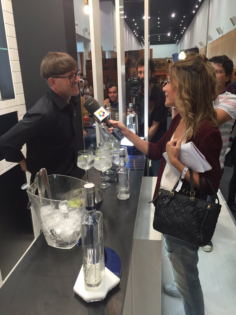 La gente de <a href="/telemadrid/">Telemadrid</a> ha venido a vernos. Aquí, en el stand de @martinmillers