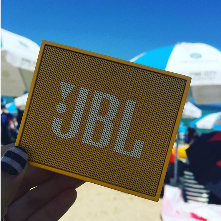 JBLaudio's tweet image. Hello, blue skies. #JBLGo bit.ly/JBLGo