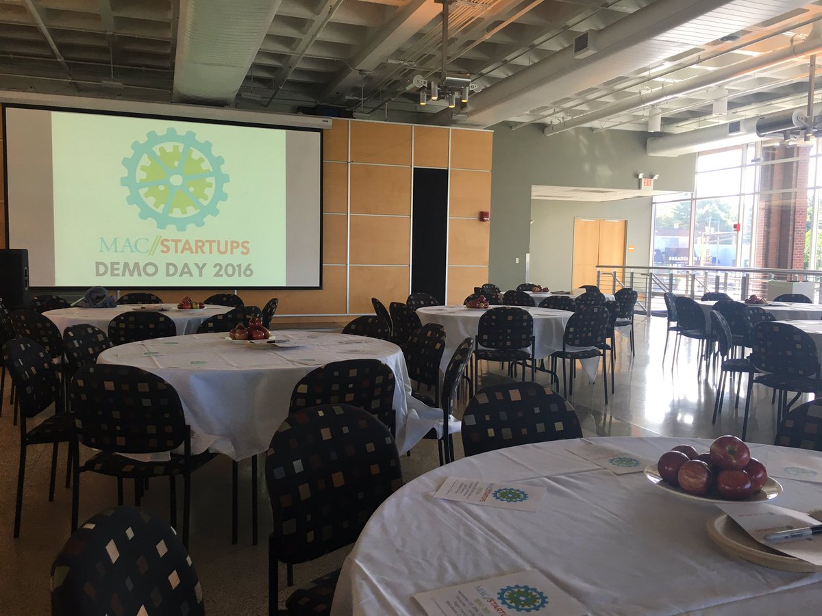 MacStartups's tweet image. Demo Day starting in less than an hour! Come by for great food and even greater pitches😍 #heymac @Mac_Ideas @Macalester
