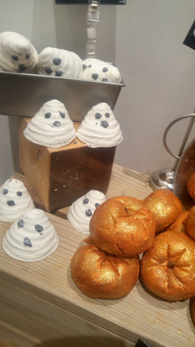 LushGTC's tweet photo. A returning favourite and a new ghostly friend. Halloween is in store, come check it out 🎃👻🎃👻 https://t.co/zEikhHWNkC