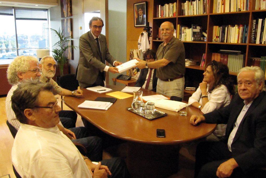 El conseller Josep Rull comparteix la necessitat de soterrar els FGC fins el castell de Can… soterramentara.wordpress.com/2016/09/09/el-…