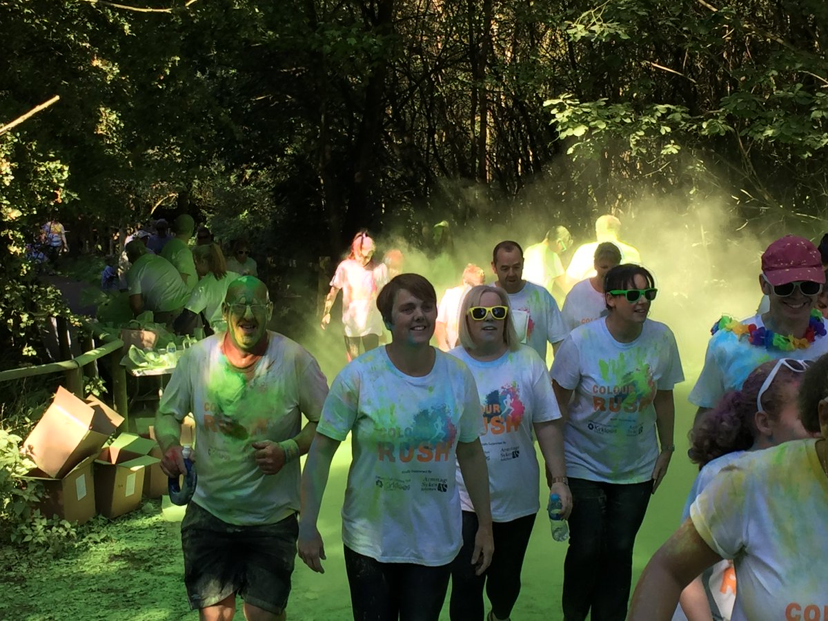 1stplusmedical's tweet photo. @KirkwoodHospice Colour Rush 2016 #eventmedicalteam #raisingmoney #powdereverywhere https://t.co/kkzkYwSFI0