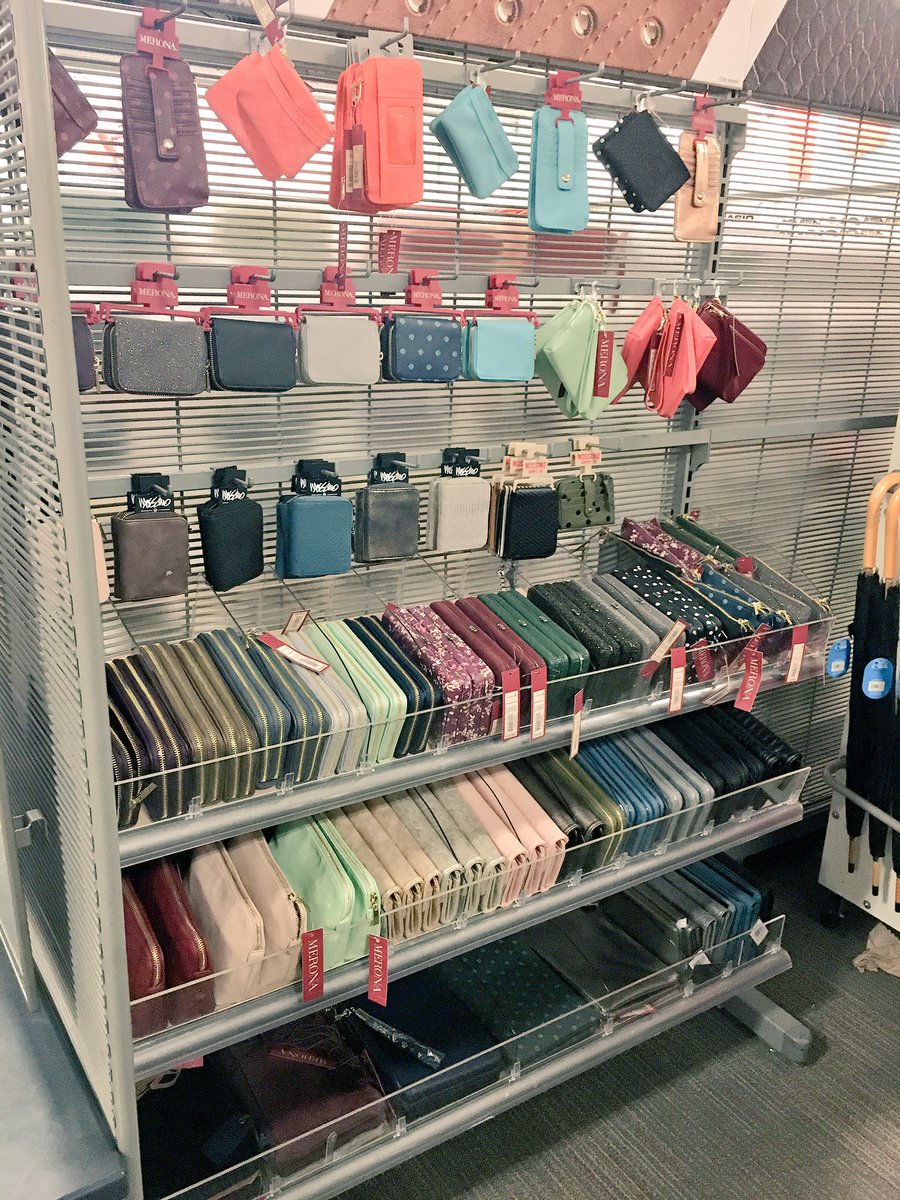 queenvml818's tweet photo. Fall wallets on fleek 🙋🏽 #target #vmtl #accessories https://t.co/flgG7XQkfr