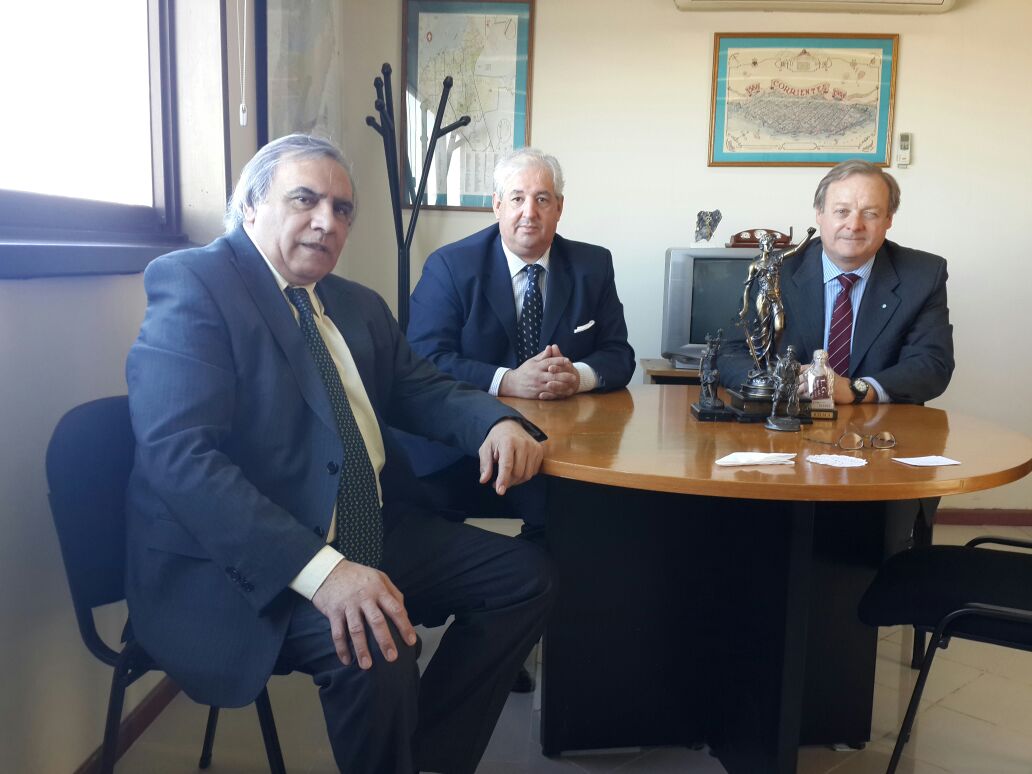 PatoBullrich's tweet photo. #Corrientes se sumó al Sistema Federal de Comunicaciones Policiales. Firmamos convenio con el Procurador General, César Sotelo. #SIFCOP https://t.co/zMxp9vpMCd