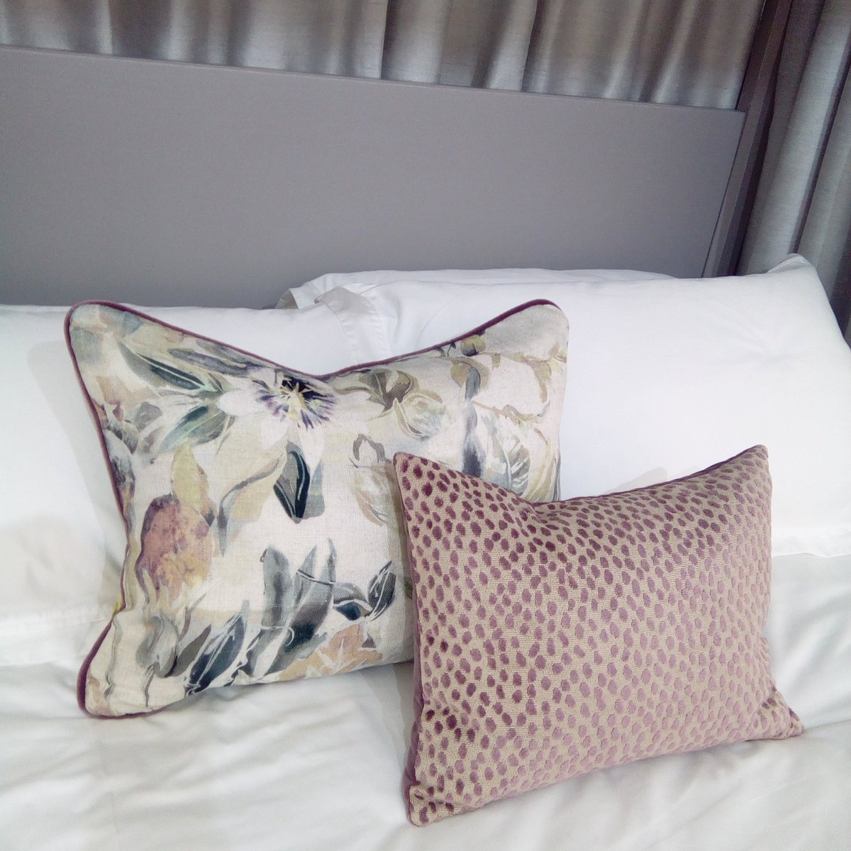 BoemeDesign's tweet image. Lovely stand @turnpostdesigns, the passiflora dew fabric looks so pretty! #boeme_design #floral #interiordesign #decorex_international