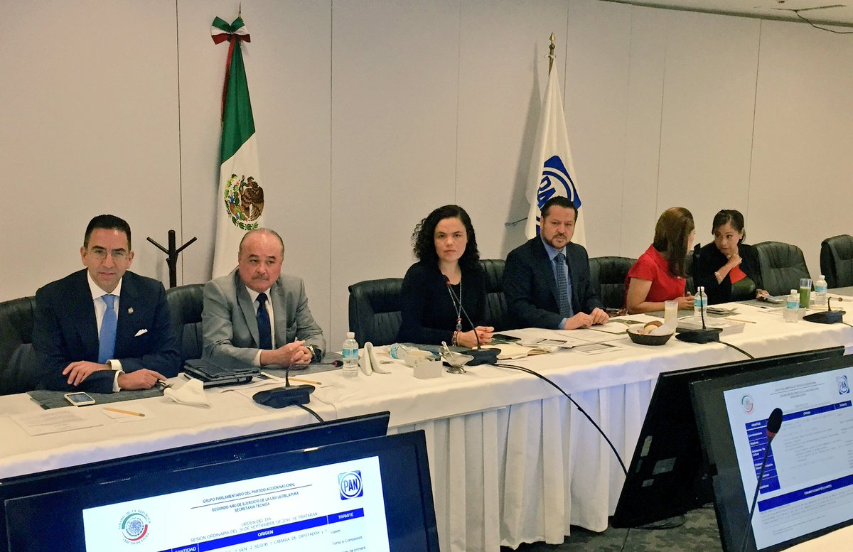 marianagc's tweet photo. En Reunión Previa de los @SenadoresdelPAN, analizamos detalles de la glosa del Cuarto Informe del Presidente. https://t.co/VM5iLiFnxJ
