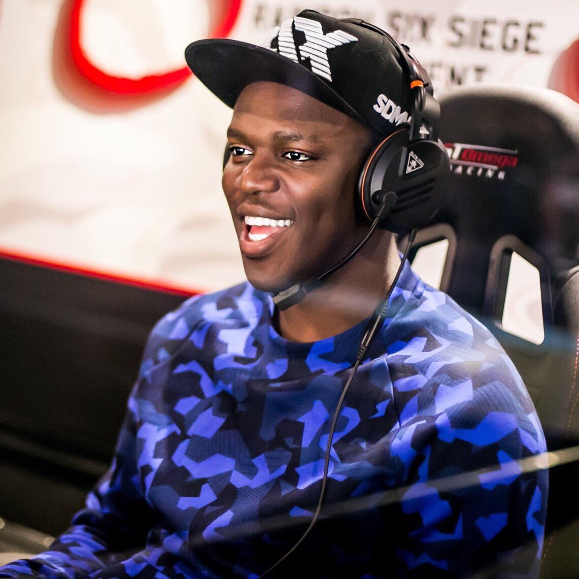 SidePositivity's tweet image. ❝ i would fist vik ❞ - JJ 2k16
Look how happy JJ looks in this photo 😘🙃