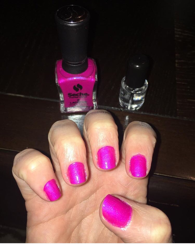 Blndeprncss2686's tweet photo. I love my bright pink seche nail polish. #showoffyourseche #esvoxbox https://t.co/KVKc80vWzQ