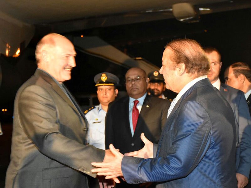 RadioPakistan's tweet photo. Belarus President in Islamabad to hold talks with Pakistan's leadership https://t.co/ziup1N3N5E #PakBelarus https://t.co/h4N5LAGER1