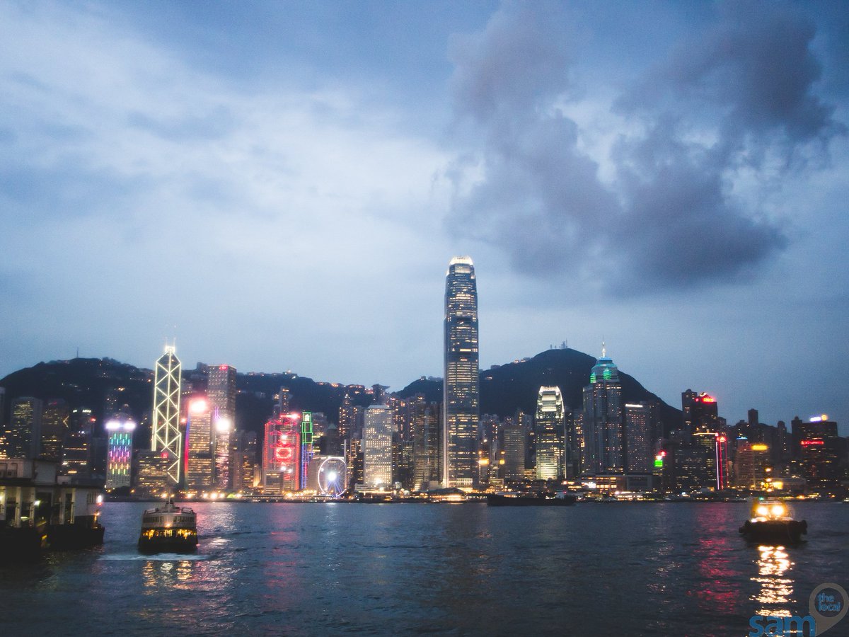 SamTheLocal's tweet photo. #HongKong #skyline at dusk #samthelocal #hk #exploringhongkong #skyscrapers #weekend #concretejungle #urban #sky https://t.co/sges9Fomqr
