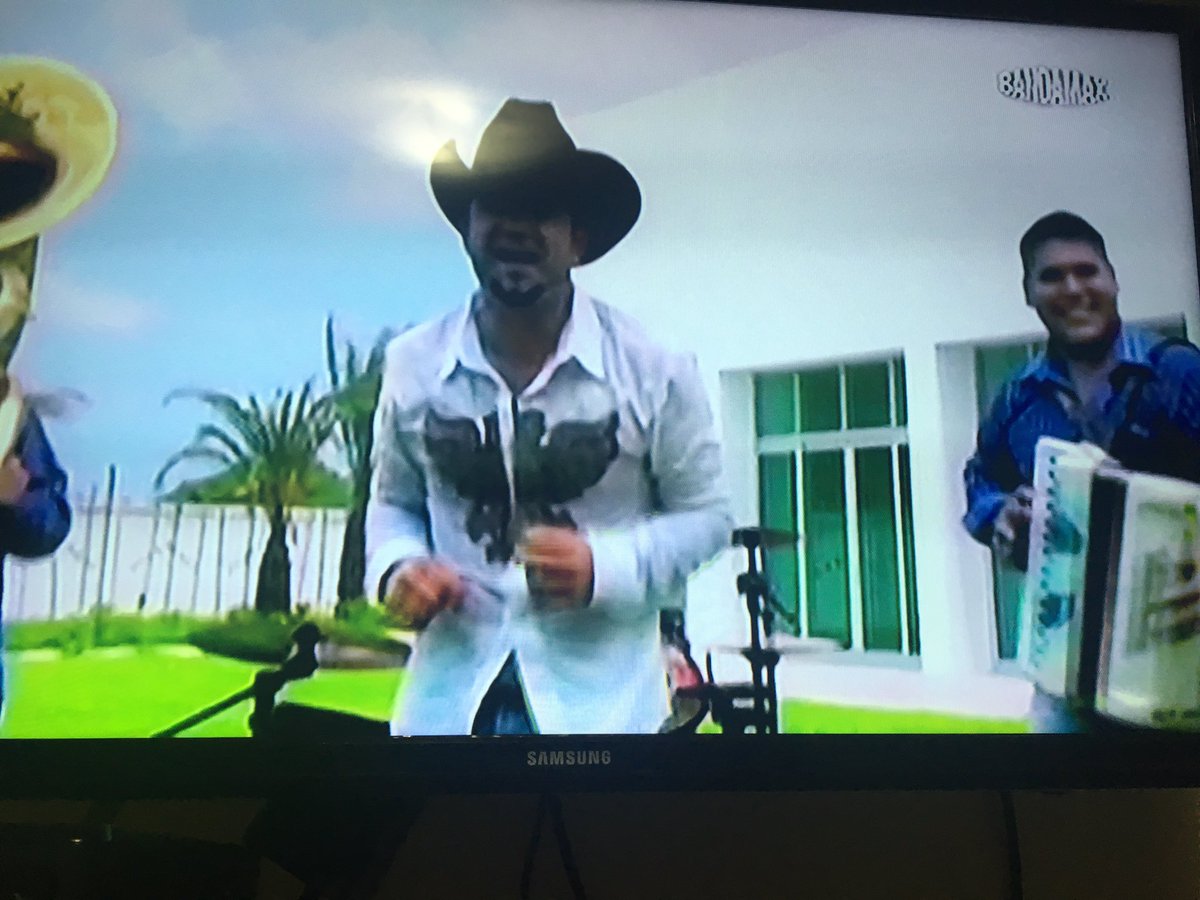 jc_recoditos's tweet photo. #ADormirCon @robertojr16 por @TvBandamax 👍🏻👍🏻 #AP🐂 https://t.co/BXO5iNCHPj