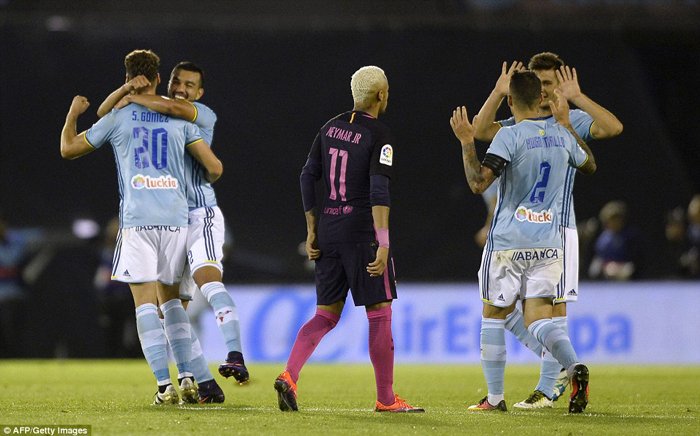 Annapurna_Post's tweet image. सेल्टा भिगोले ११ मिनेटमा तीन गोल गरेपछि बार्सिलोना हार्‍यो shar.es/1xOCqi via @Annapurna_Post