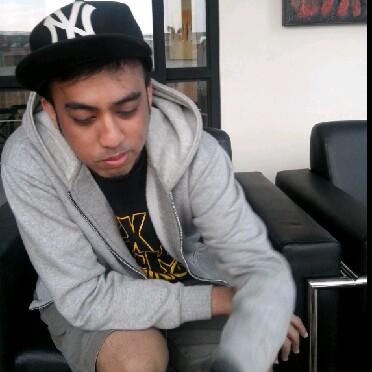 Come hangout with me on #BIGOLIVE. web.live.bigo.sg/2119225978#147…