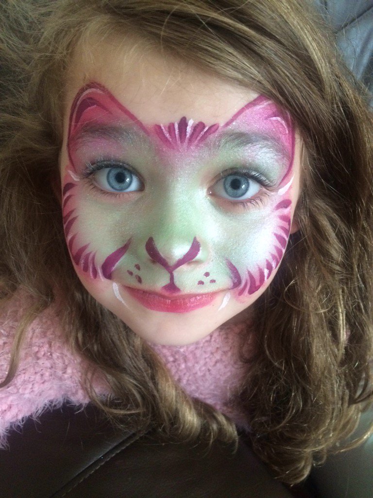 ytsrik22's tweet image. Thankyou so much @MagicMadeMe_ the best face painter Iv ever seen! And what a lovely lady! #facepainting